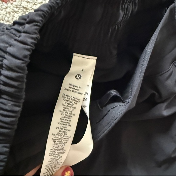 Lululemon 4 black hotty hot active skort skirt w/ shorts - Picture 9 of 11